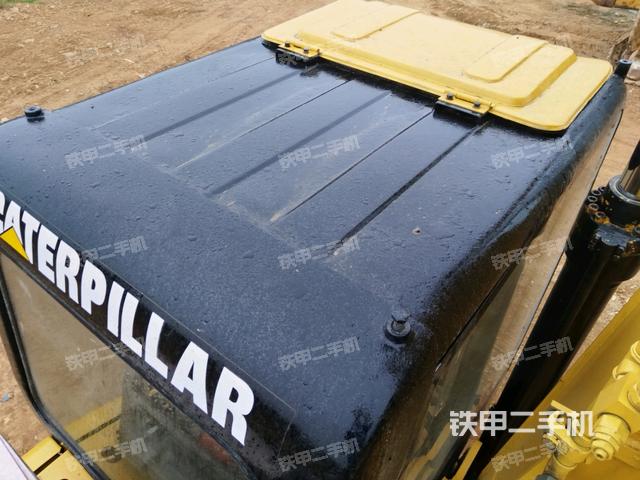 駕駛室頂部（整機外觀）