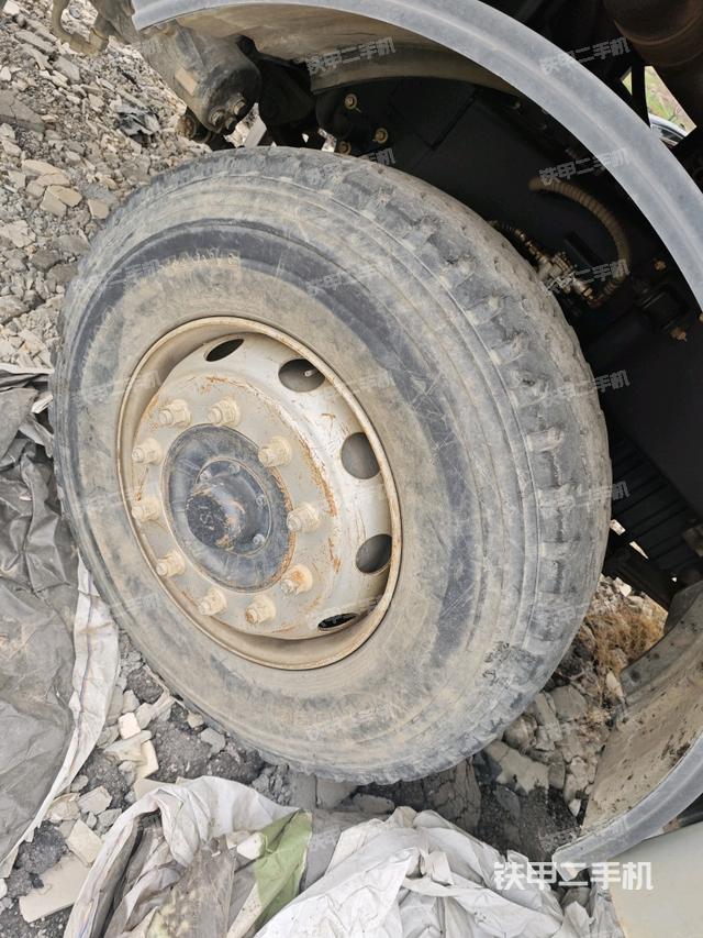 轮胎（汽车起重机其他部件展示）