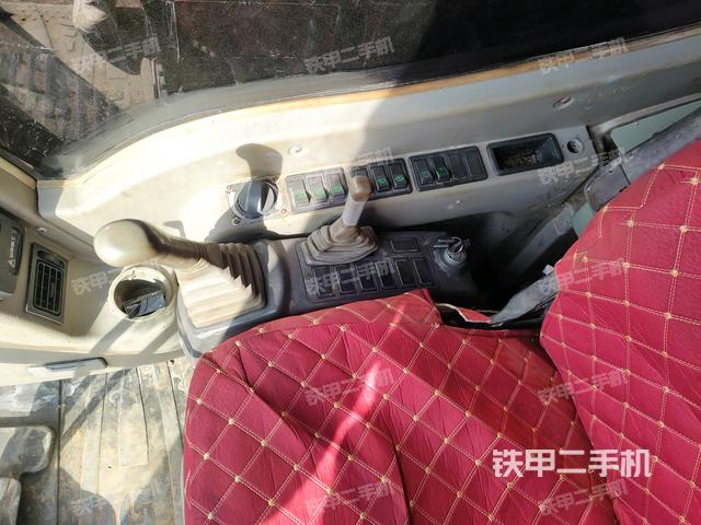 座椅左側(cè)控制臺/音響/含左手柄(駕駛室部分) 座椅左側(cè)控制臺/音響/含左手柄(駕駛室部分)