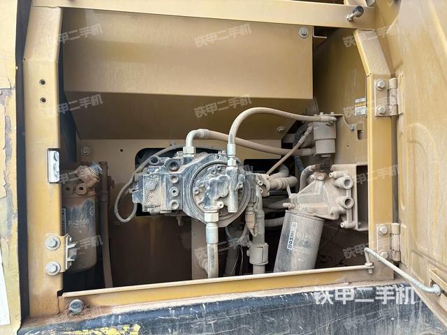 液壓泵斜45?左(大件艙室) 液壓泵斜45?左(大件艙室)