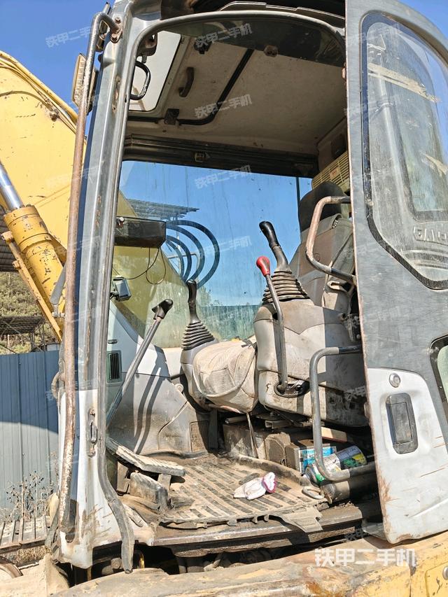 后窗玻璃角標（駕駛室部分）