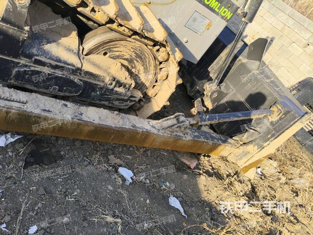 推土鏟右后(推土機底盤及工作裝置) 推土鏟右后(推土機底盤及工作裝置)