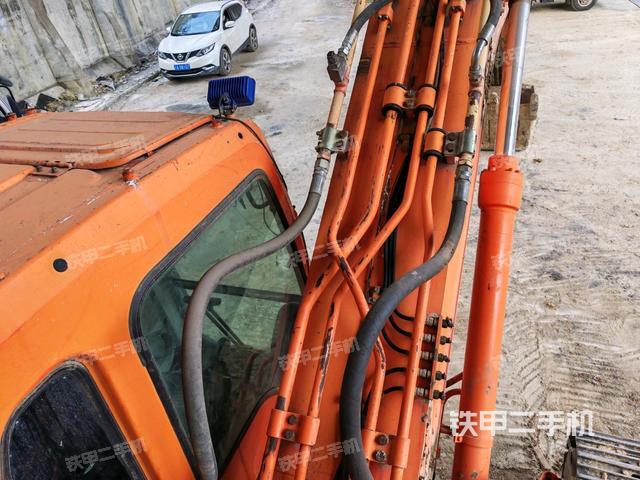 大臂背部俯視(工作和回轉(zhuǎn)裝置) 大臂背部俯視(工作和回轉(zhuǎn)裝置)