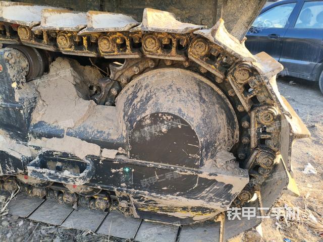 左驅(qū)動輪(推土機底盤及工作裝置) 左驅(qū)動輪(推土機底盤及工作裝置)