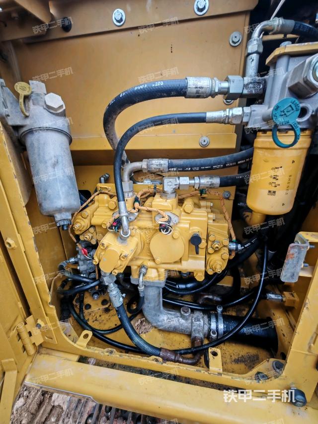 駕駛室頂部（整機外觀）