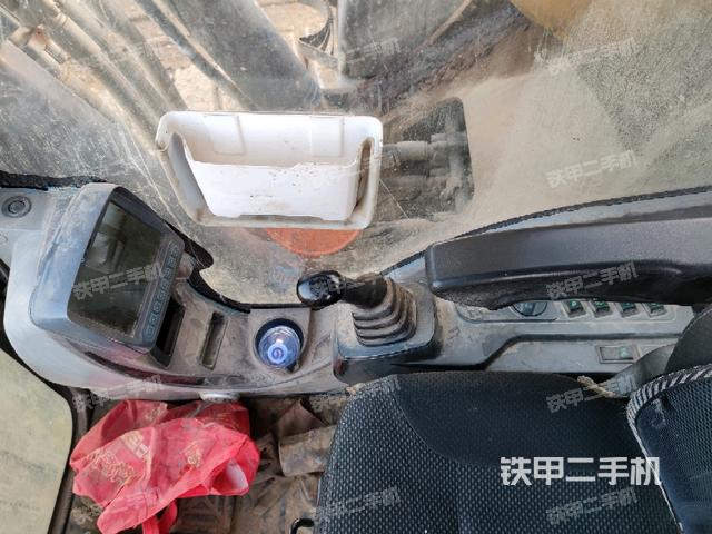 座椅右側(cè)控制臺(tái)/鑰匙門(mén)/油門(mén)/含右手柄（駕駛室部分）