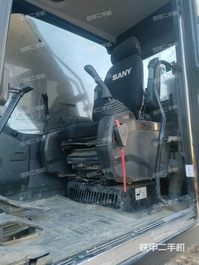 駕駛室正側(cè)(駕駛室部分) 駕駛室正側(cè)(駕駛室部分)