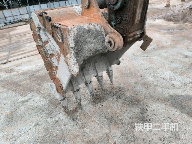 鏟斗右后整體（工作和回轉(zhuǎn)裝置）