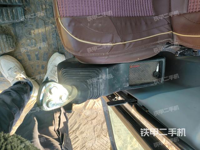 座椅右側(cè)控制臺(tái)/鑰匙門/油門/含右手柄（駕駛室部分）