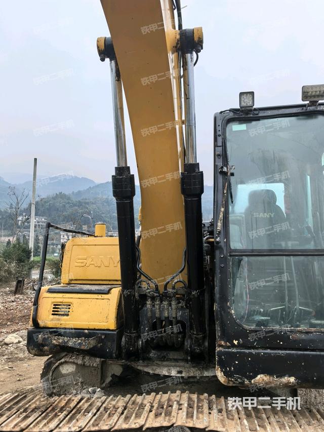 大臂油缸整體?豎拍（工作和回轉(zhuǎn)裝置）