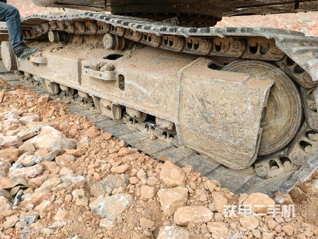 右側(cè)履帶整體(行走機構(gòu)) 右側(cè)履帶整體(行走機構(gòu))