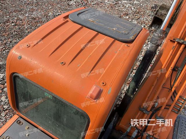 駕駛室頂部(整機外觀) 駕駛室頂部(整機外觀)