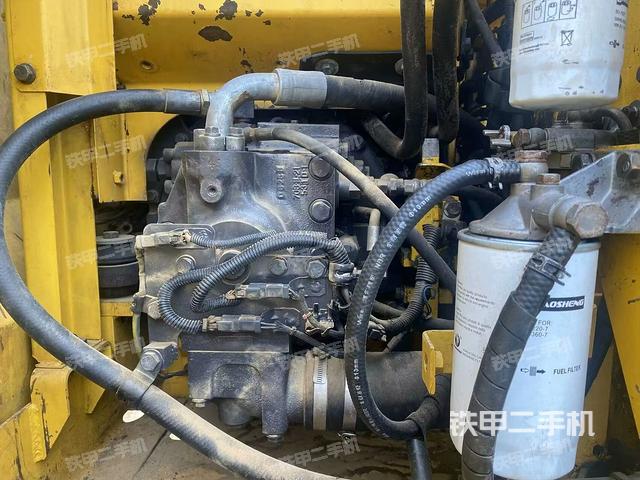 液壓泵艙室正面整體(整機外觀) 液壓泵艙室正面整體(整機外觀)