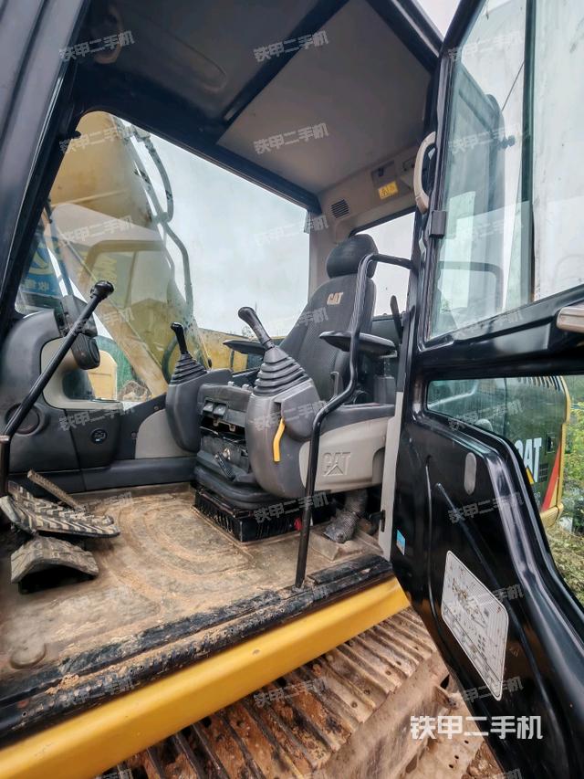 駕駛室整體（整機外觀）