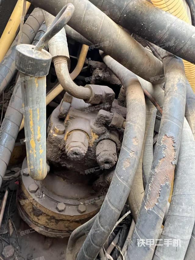 回轉(zhuǎn)馬達(dá)和主控閥（整機(jī)外觀）