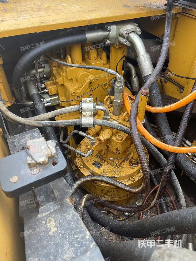 回转马达和主控阀（整机外观）