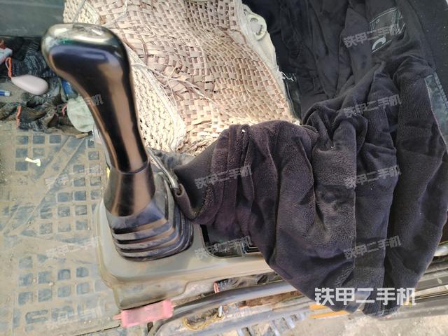 座椅左側(cè)控制臺/音響/含左手柄(駕駛室部分) 座椅左側(cè)控制臺/音響/含左手柄(駕駛室部分)