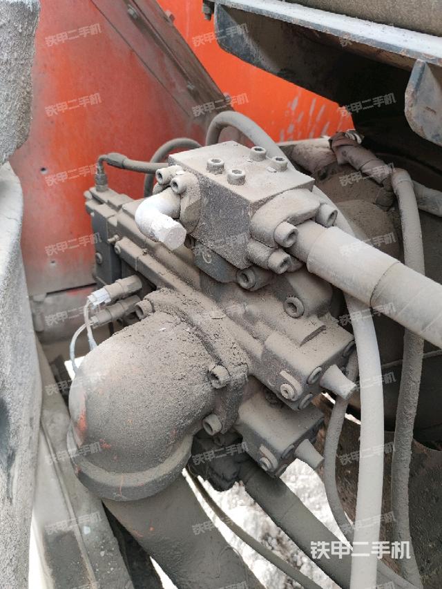 液壓泵斜45?左（大件艙室）