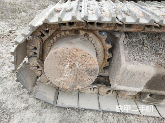 右驅(qū)動輪（行走機構(gòu)）