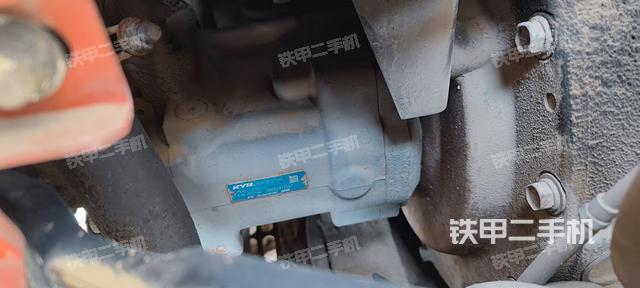 液压泵舱室正面整体（整机外观）