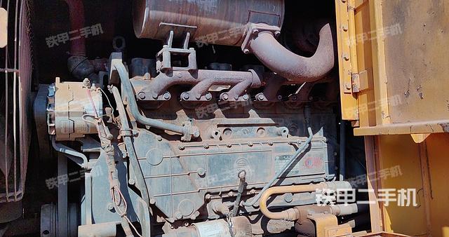 發(fā)動機(jī)右側(cè)（整機(jī)外觀及大件）