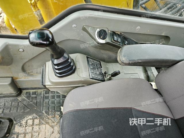 座椅右側(cè)控制臺/鑰匙門/油門/含右手柄（駕駛室部分）