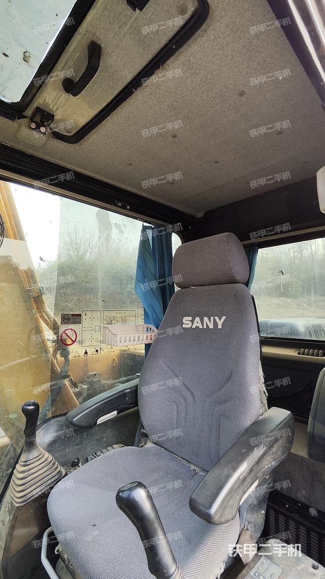 驾驶室顶部（整机外观）