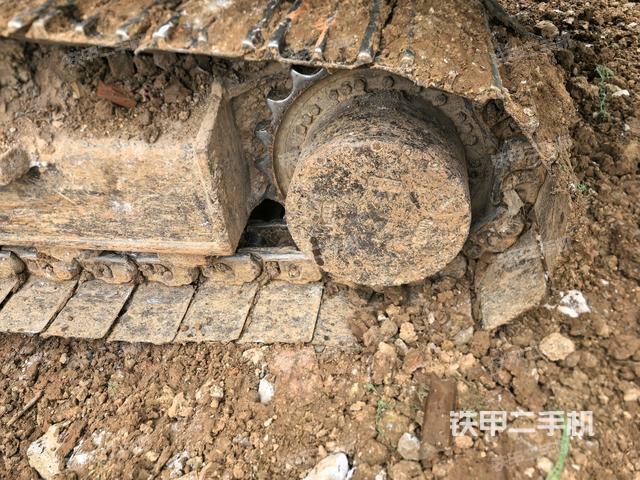 左驅(qū)動輪（行走機(jī)構(gòu)）