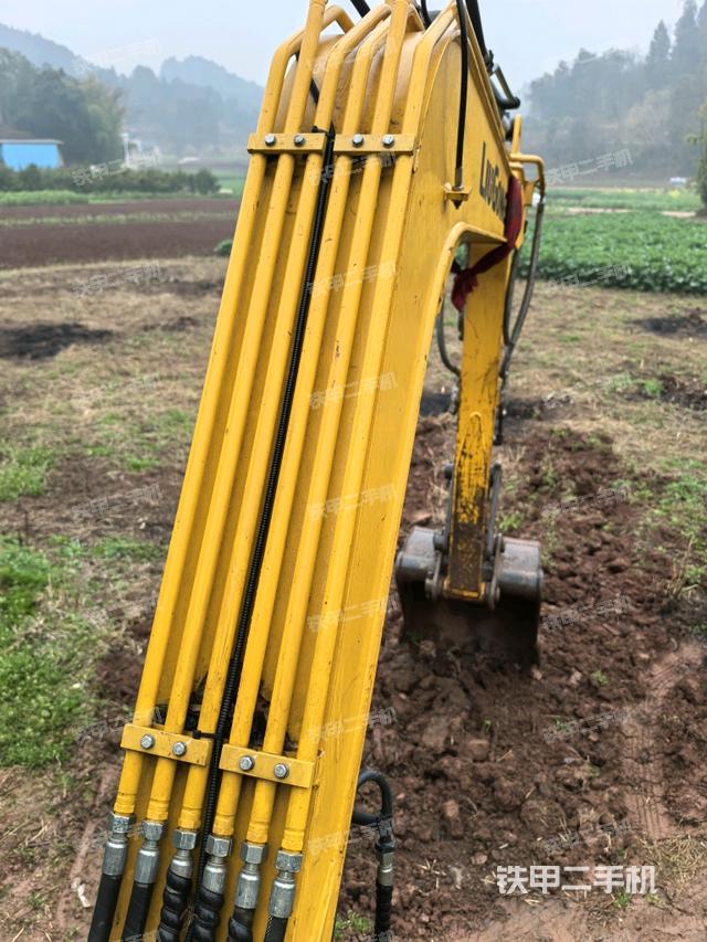 大臂背部俯視（工作和回轉(zhuǎn)裝置）