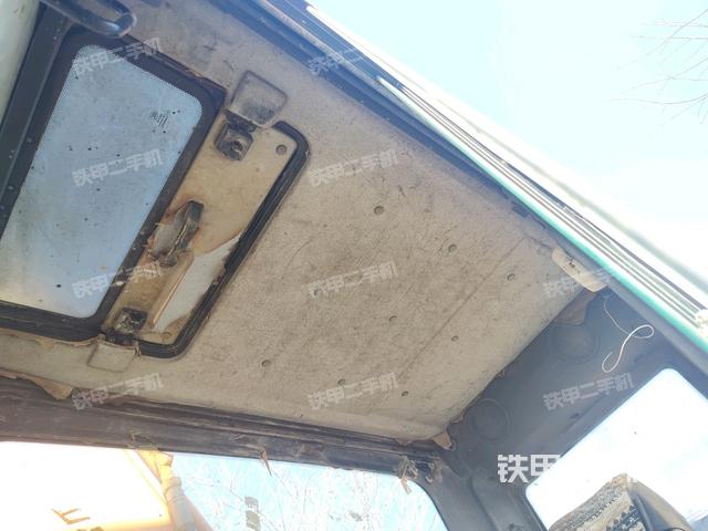 駕駛室頂部(整機外觀) 駕駛室頂部(整機外觀)