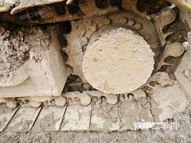 右驅(qū)動輪（行走機構(gòu)）