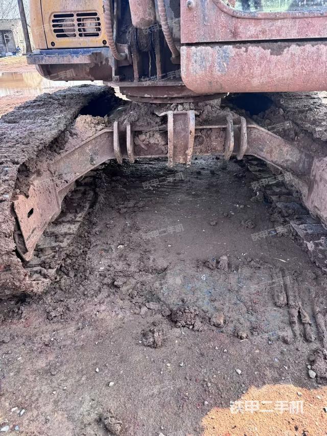 轉盤和下車架正前(工作和回轉裝置) 轉盤和下車架正前(工作和回轉裝置)