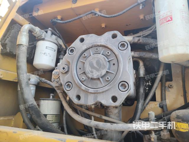 液壓泵艙室正面整體(整機外觀) 液壓泵艙室正面整體(整機外觀)