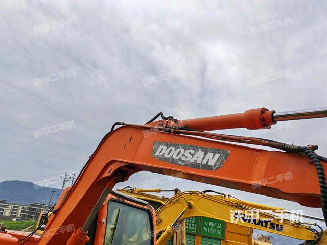 大臂整體?右側(cè)(工作和回轉(zhuǎn)裝置) 大臂整體?右側(cè)(工作和回轉(zhuǎn)裝置)