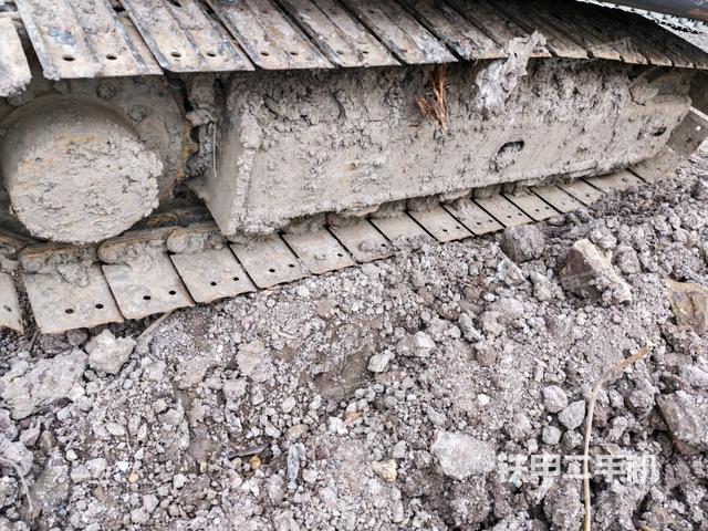 左側(cè)履帶整體?(行走機(jī)構(gòu)) 左側(cè)履帶整體?(行走機(jī)構(gòu))