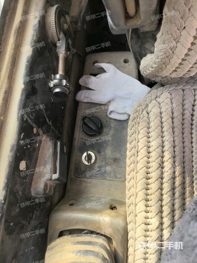 座椅左側(cè)控制臺(tái)/音響/含左手柄（駕駛室部分）