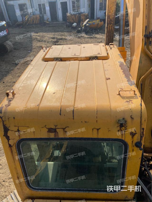 駕駛室頂部（整機外觀）