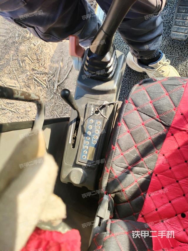 座椅左側(cè)控制臺/音響/含左手柄（駕駛室部分）