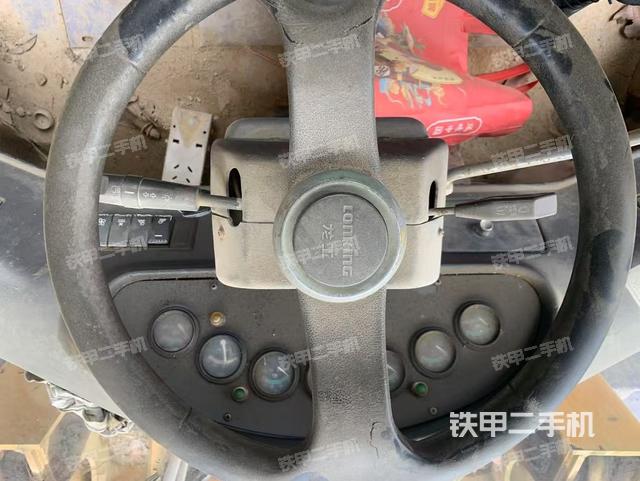 駕駛室工作臺(tái)（整機(jī)外觀及大件）