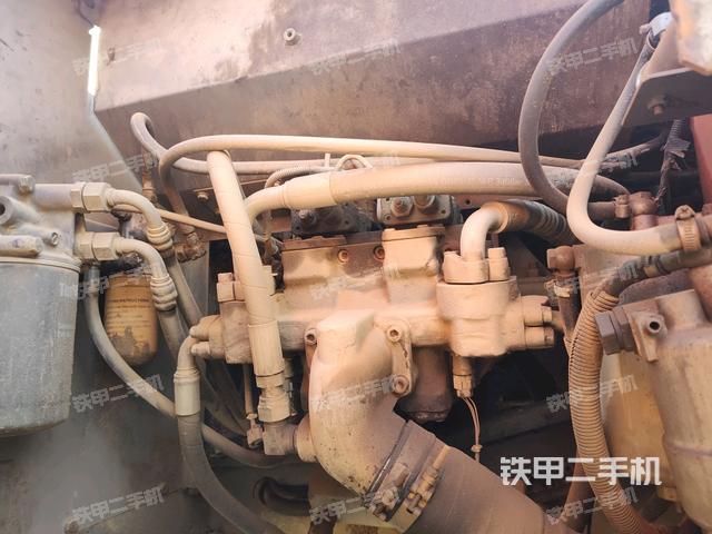 液壓泵艙室正面整體(整機(jī)外觀) 液壓泵艙室正面整體(整機(jī)外觀)