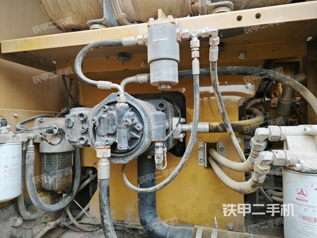 液壓泵斜45?右（大件艙室）