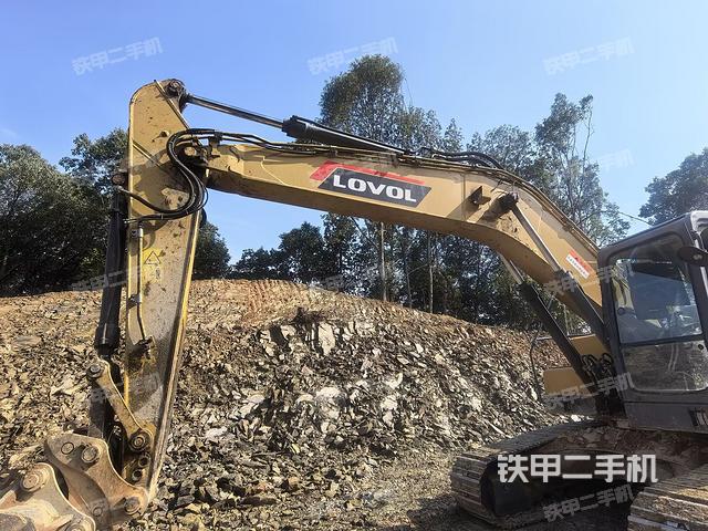 小臂整体左后(工作和回转装置) 小臂整体左后(工作和回转装置)