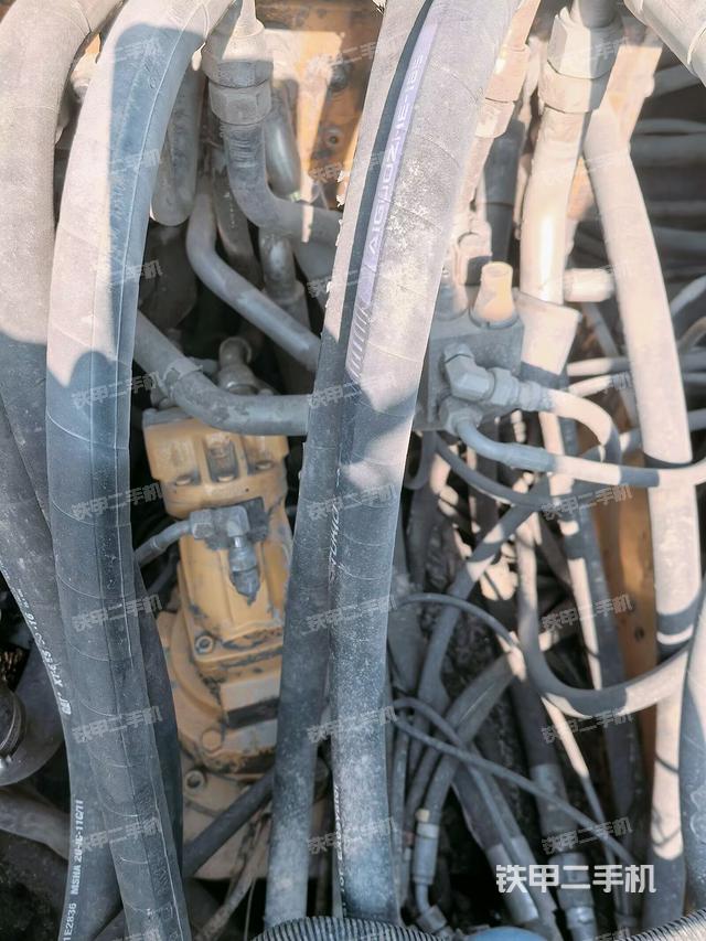 液壓泵艙室正面整體(整機(jī)外觀) 液壓泵艙室正面整體(整機(jī)外觀)