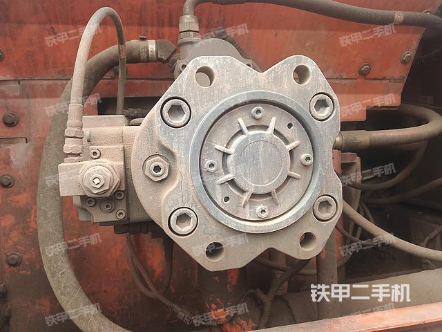 液壓泵艙室正面整體(整機(jī)外觀) 液壓泵艙室正面整體(整機(jī)外觀)