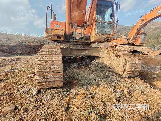 轉(zhuǎn)盤和下車架正前（工作和回轉(zhuǎn)裝置）