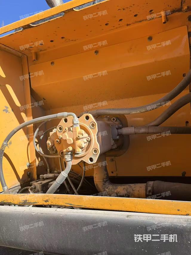 液壓泵艙室正面整體（整機(jī)外觀）