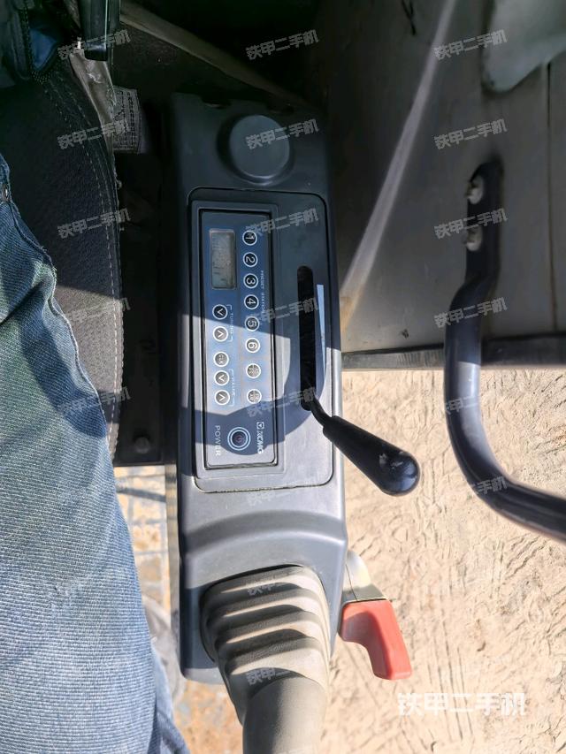 座椅左側(cè)控制臺(tái)/音響/含左手柄（駕駛室部分）