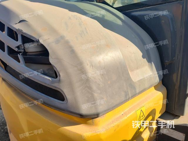 回轉(zhuǎn)馬達(dá)和主控閥(整機(jī)外觀) 回轉(zhuǎn)馬達(dá)和主控閥(整機(jī)外觀)
