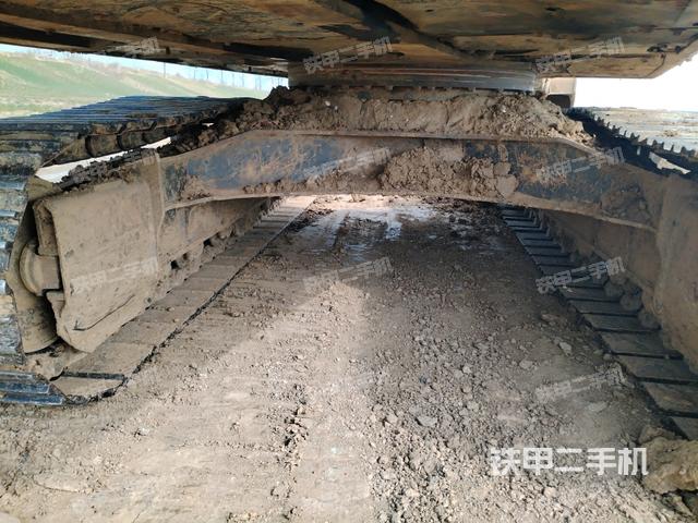 轉(zhuǎn)盤和下車架正前(工作和回轉(zhuǎn)裝置) 轉(zhuǎn)盤和下車架正前(工作和回轉(zhuǎn)裝置)