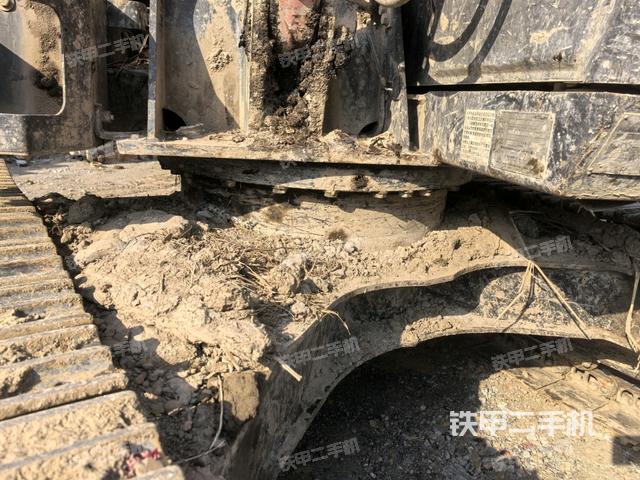 轉(zhuǎn)盤和下車架正前(工作和回轉(zhuǎn)裝置) 轉(zhuǎn)盤和下車架正前(工作和回轉(zhuǎn)裝置)